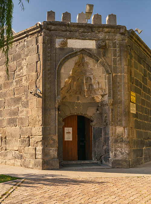 Gülük Camii ve Medresesi