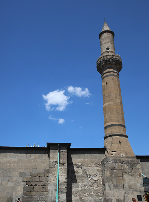 Han Camii ve Kümbeti